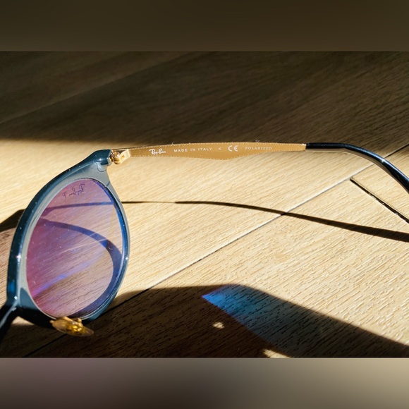 Rayban sunglasses- black colour / good condition new - rarely use - Picture 3 of 5